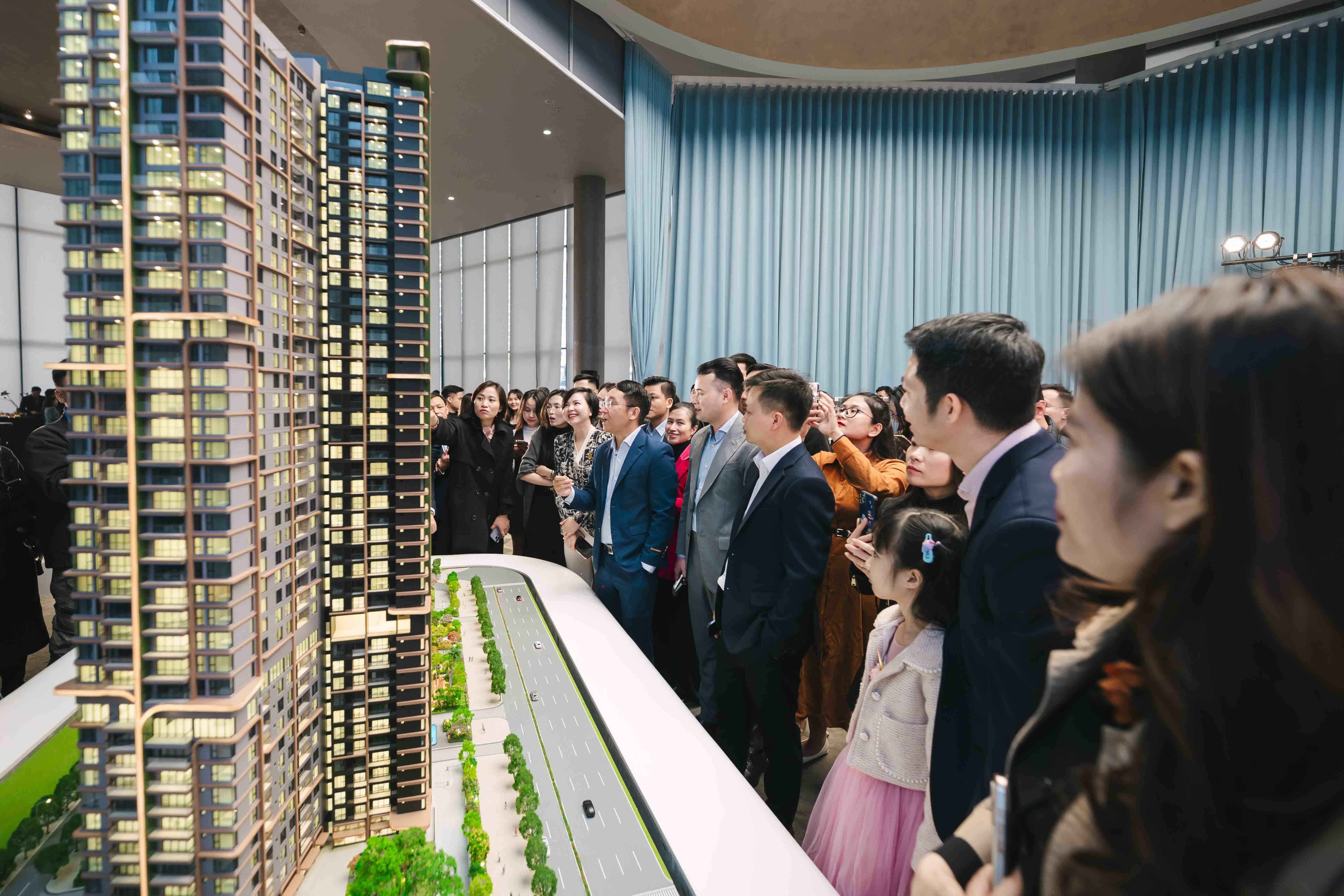 Đối thoại chủ đề “Bảo địa đồng cung - Cửu long hội tụ” cùng nhà nghiên cứu Nguyễn Quang Minh tại Lễ ra mắt sa bàn dự án LUMIÈRE Essence Peak