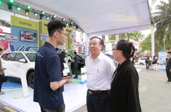 Từ gia đình trẻ tới người lớn tuổi đều “ưng” VinFast VF MPV 7 vì những lý do này