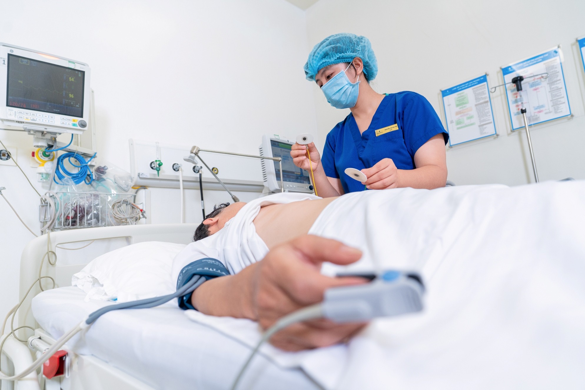 Vượt “cơn bão kép” nhồi máu não kèm nhiễm trùng huyết, bệnh nhân 68 tuổi thoát nguy cơ tàn phế vĩnh viễn