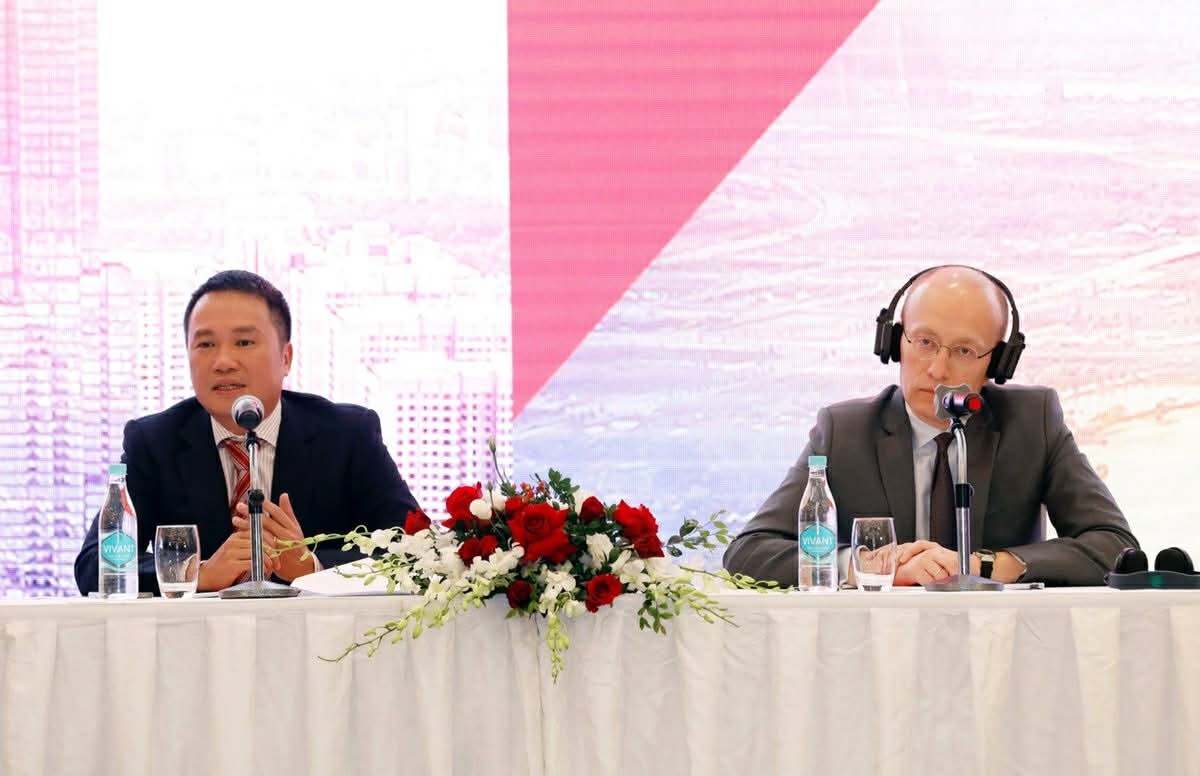 Làm thuê nhưng lương gấp 6 lần “ông chủ”: CEO Techcombank gây bất ngờ