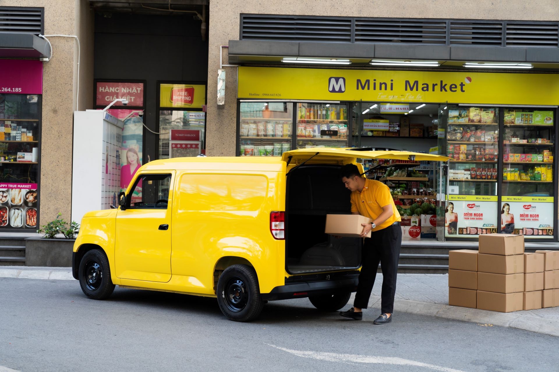 Từ xe máy lên ô tô điện: Vì sao tiểu thương phố thị chuyển sang VinFast EC Van?