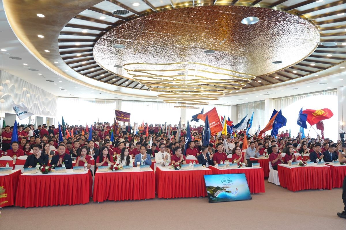 “Vịnh trong vịnh” đánh thức dòng tiền: Đảo Ngọc vừa ra mắt đã thành “tâm chấn” của miền Trung