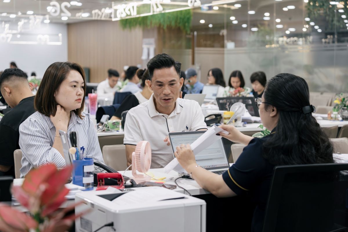 Hàng trăm khách hàng đổ xô ký thủ tục khu Đảo Ngọc: “Đây là vị trí độc nhất, vô nhị”