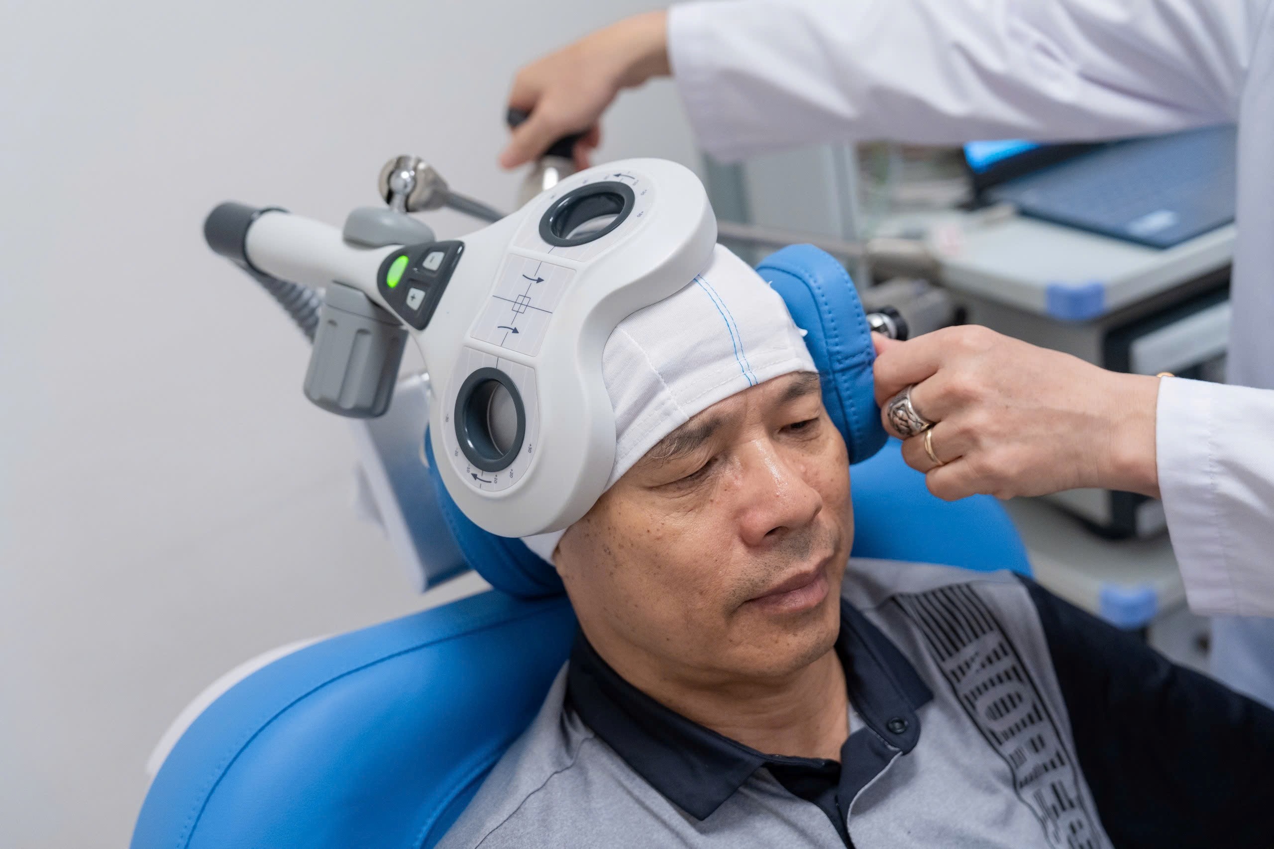 Nhờ được kích thích từ trường xuyên sọ, bệnh nhân mắc zona thoát khỏi ám ảnh đau như điện giật