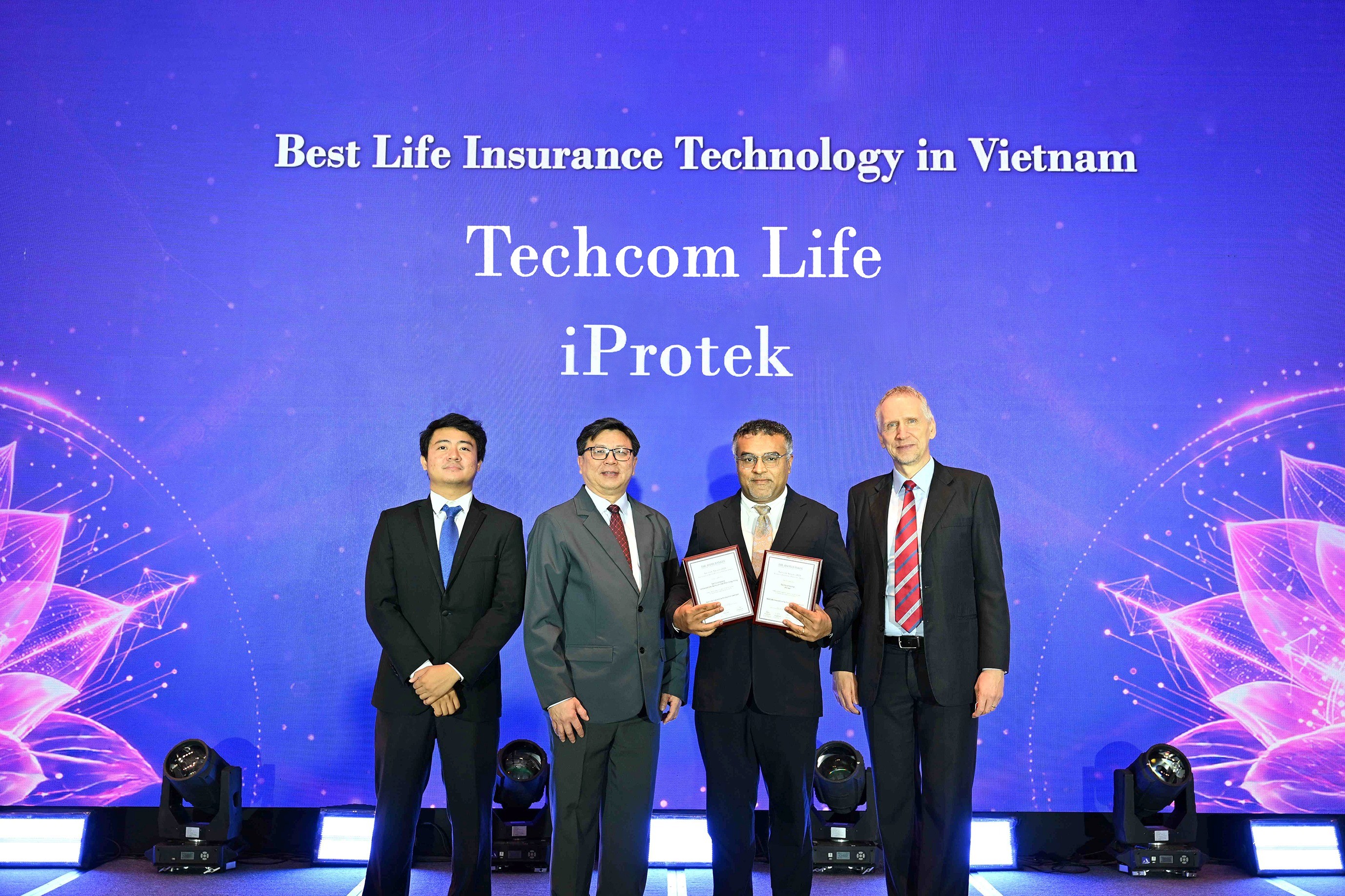 Techcombank và Techcom Life thắng lớn 3 giải thưởng quốc tế từ The Asian Banker 2026