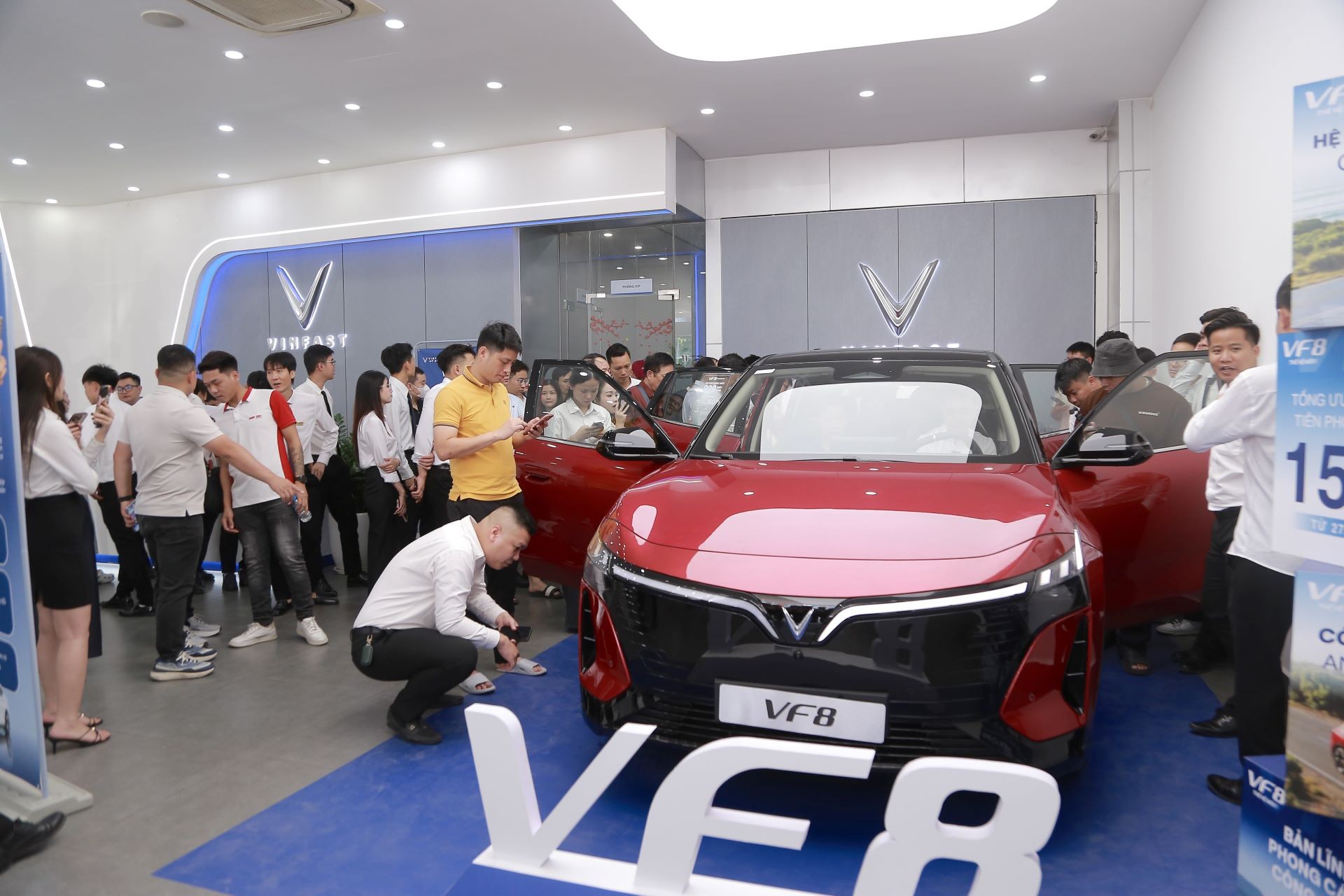 Khoang lái nâng cấp, “full ADAS”, VinFast VF 8 thế hệ mới hút khách cuối tháng 6