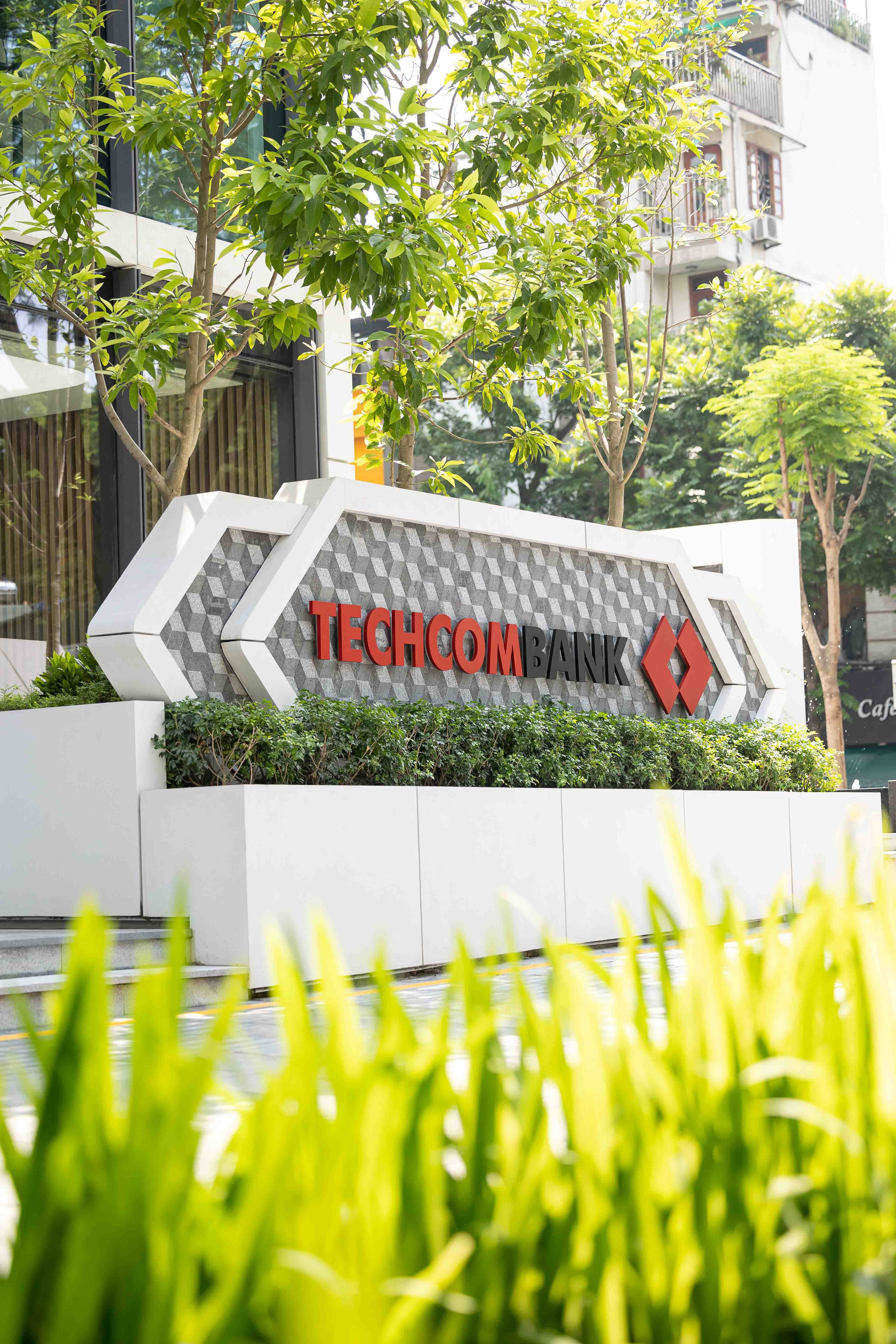 Techcombank vươn lên vị trí thứ 103 toàn khu vực Đông Nam Á trong bảng xếp hạng uy tín của tạp chí Fortune nhờ quy mô doanh thu vượt trội