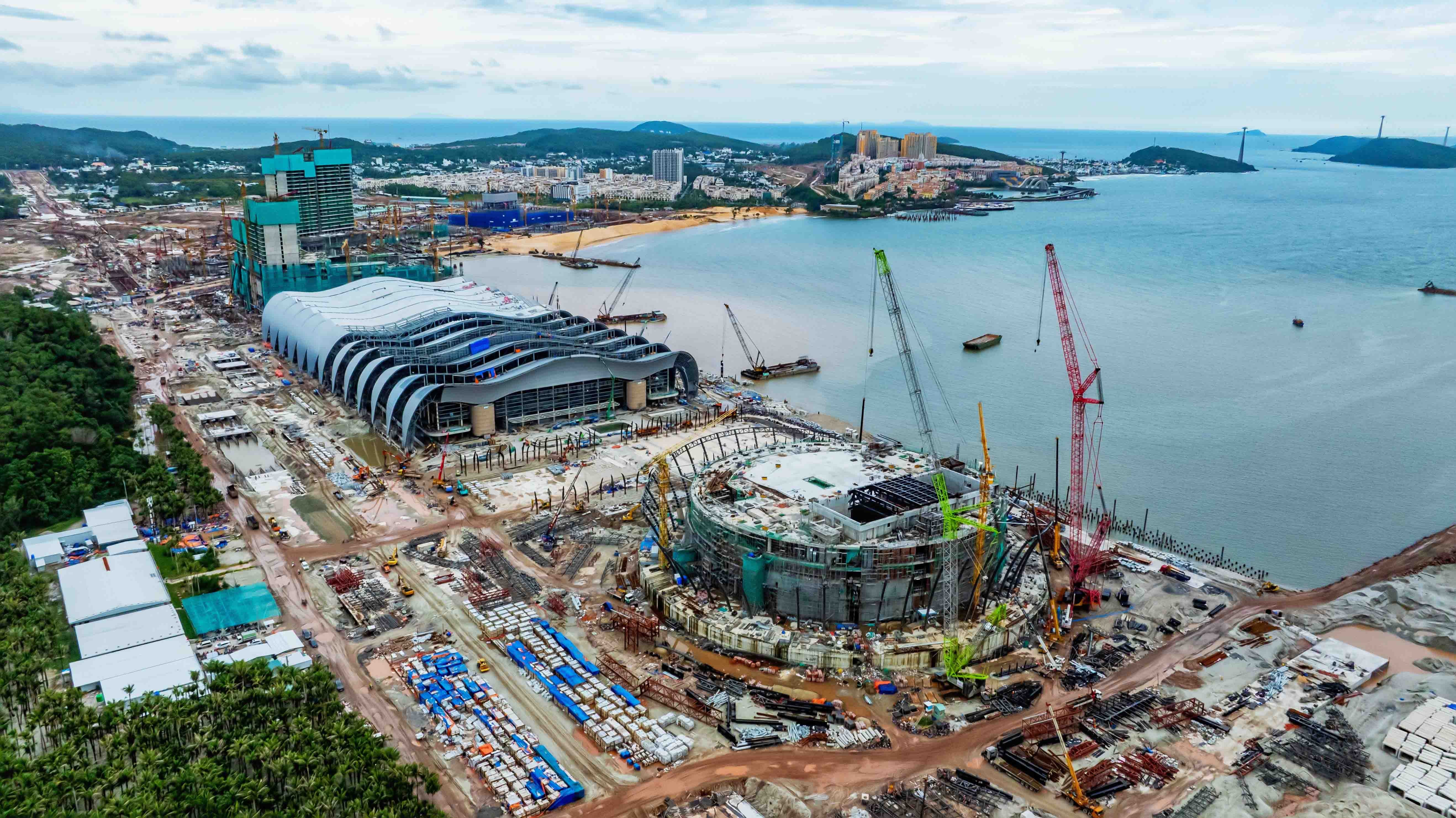 Phía sau cuộc chạy đua tiến độ chưa từng có trên đại công trường APEC Phú Quốc